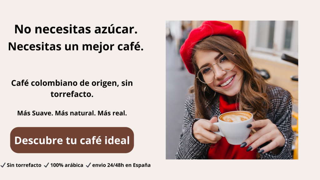 Taza de café colombiano de especialidad servido en taza, café natural sin torrefacto